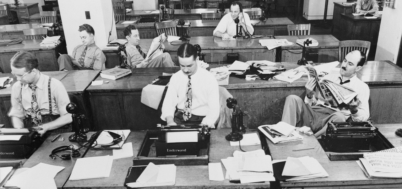 mid 20th century newsroom